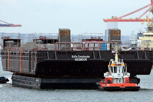Video z wodowania specjalistycznego pełnomorskiego pontonu offshore: BoDo Constructor